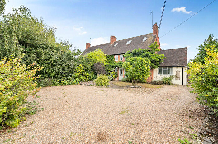 4 Bedroom Semi-Detached House For Sale In Bracknell Road, Brock Hill, Warfield, RG42