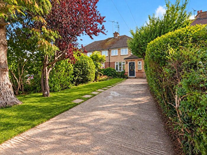 3 Bedroom Semi-Detached House For Sale In Chelsea Green, Leighton Buzzard, LU7