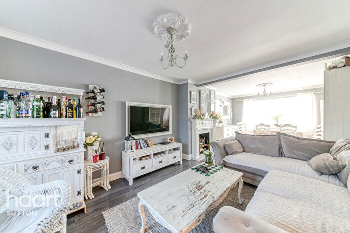5 Bedroom Semi-Detached House For Sale In Grafton Road, Worcester Park, KT4