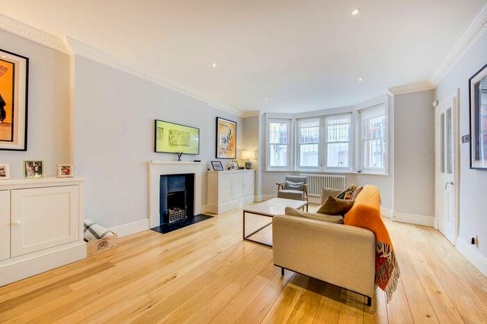 2 Bedroom Maisonette For Sale In Earls Court Square, Earls Court, London, SW5