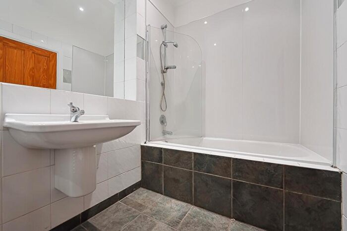 2 Bedroom Flat To Rent In Airlie Street Flat, Flat /, Hyndland, Glasgow, G12