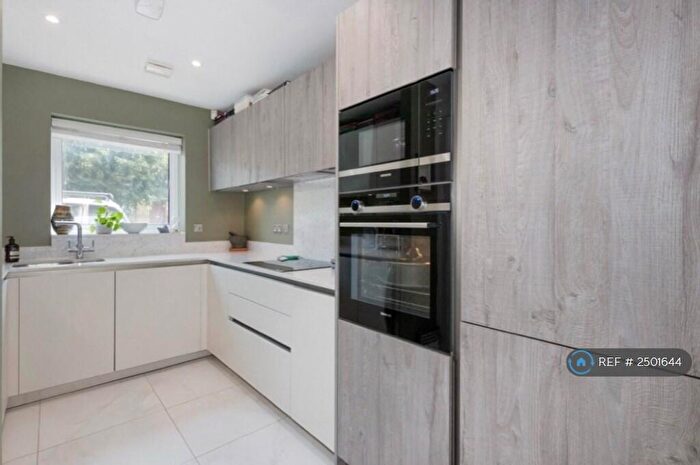 4 Bedroom Terraced House To Rent In Faren Terrace, Mitcham, CR4