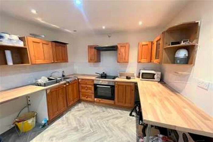 1 Bedroom Flat To Rent In Fox Road, West Bridgford, NG2