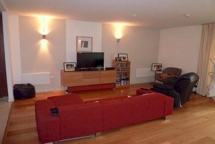 1 Bedroom Flat To Rent In Skyline, Manchester, M4