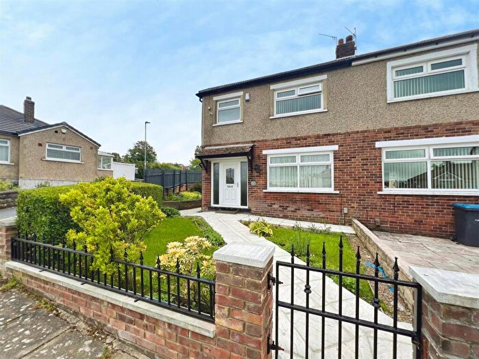 3 Bedroom Semi-Detached House For Sale In Grovelands, Bradford, BD2