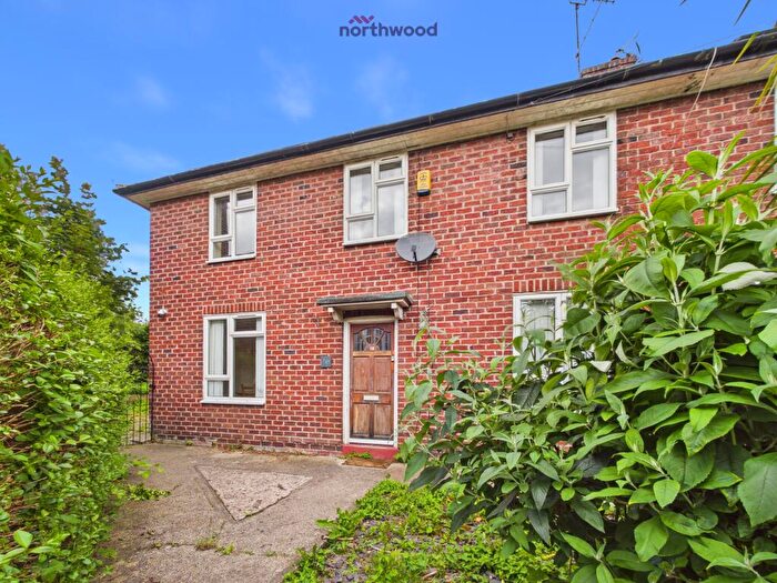3 Bedroom Semi Detached House For Sale In Chestnut Avenue, Wrexham, Wrexham, LL12