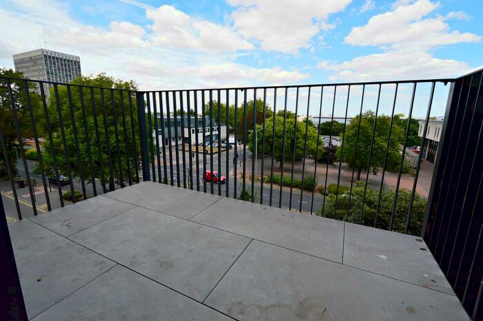 2 Bedroom Apartment To Rent In Victoria Avenue, Southend On Sea, SS2