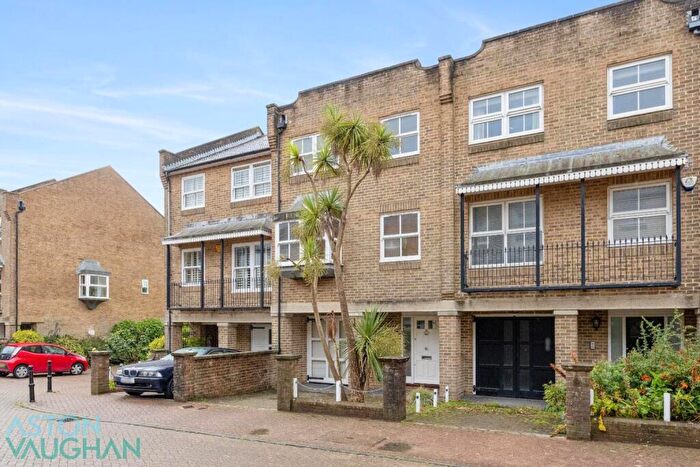 3 Bedroom Terraced House For Sale In St. Marys Square, Brighton, BN2