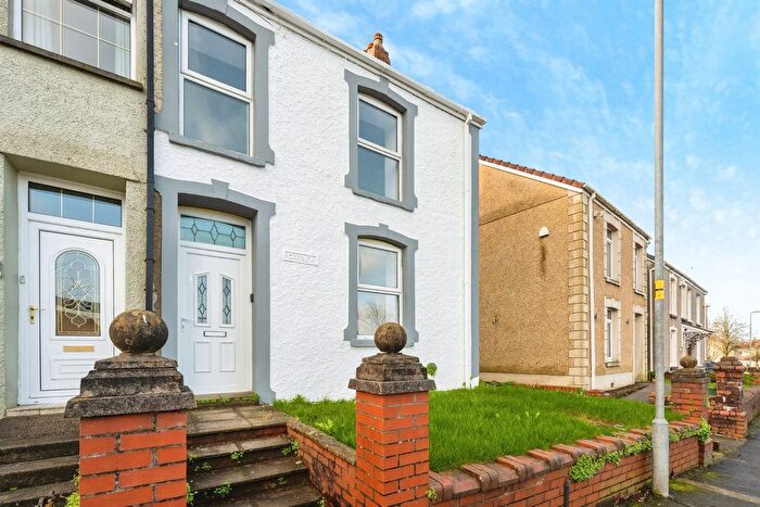 4 Bedroom Semi Detached House For Sale In Heol Las, Birchgrove, Swansea, SA7