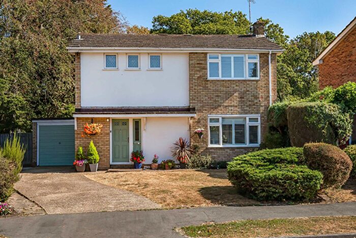 3 Bedroom Detached House For Sale In Cranmer Close, Potters Bar, EN6