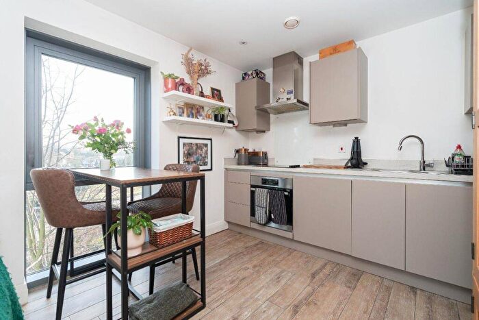 2 Bedroom Flat To Rent In K D Plaza, Hemel Hempstead, HP1