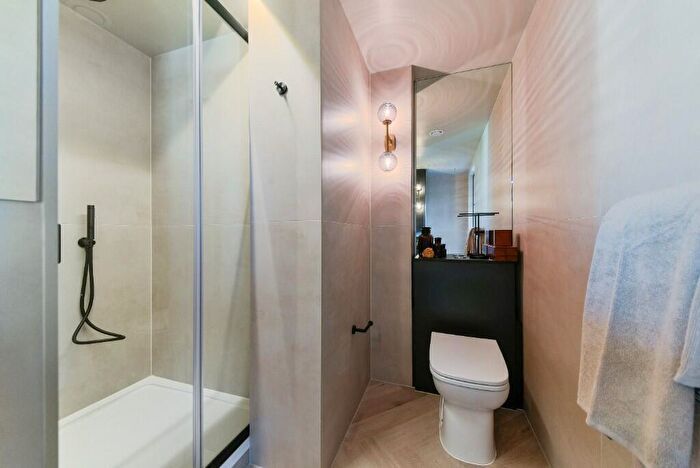 Studio To Rent In Dandi Brondesbury, Willesden Lane, London, NW2