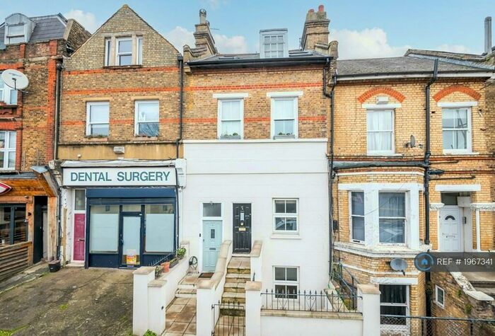 2 Bedroom Flat To Rent In Hannen Road, London, SE27