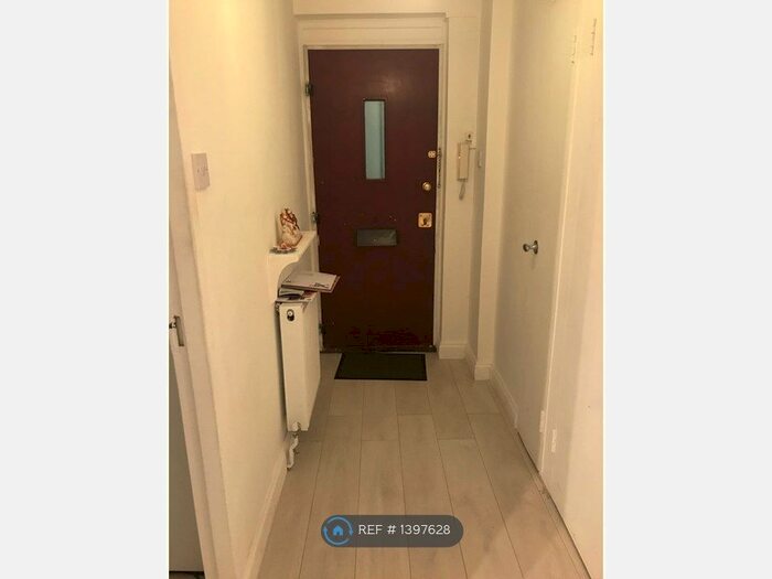 3 Bedroom Flat To Rent In Emberton Court, London, EC1V