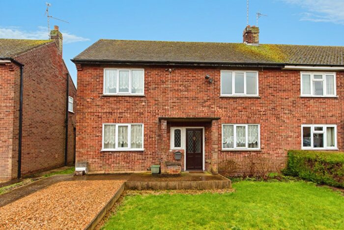 3 Bedroom Semi Detached House For Sale In Chestnut Avenue, Spalding, PE11