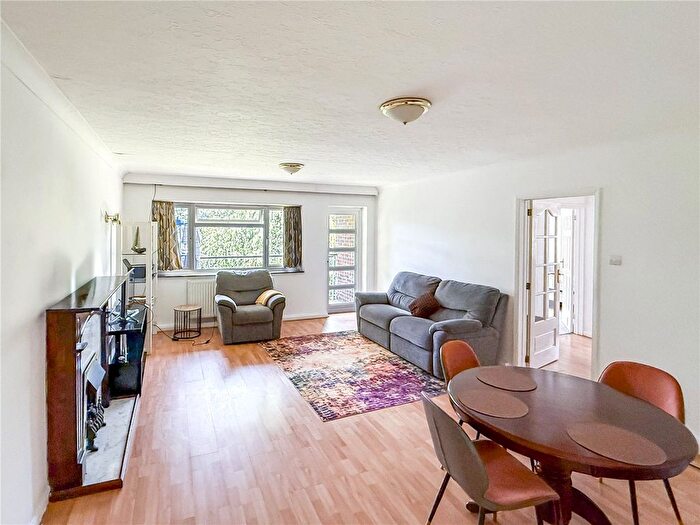 2 Bedroom Flat To Rent In Heath Road, Weybridge, Surrey, KT13
