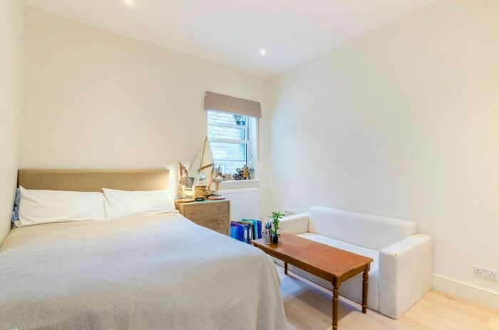 2 Bedroom Flat To Rent In Himley Road, Tooting, London, SW17