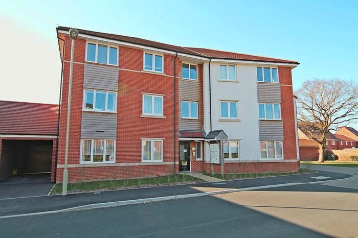 2 Bedroom Flat To Rent In Firecracker Drive, Locks Heath, Southampton, SO31