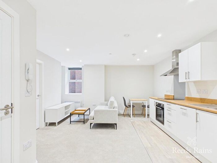 1 Bedroom Apartment To Rent In George Street, Hull, East Riding Of Yorkshi, HU1