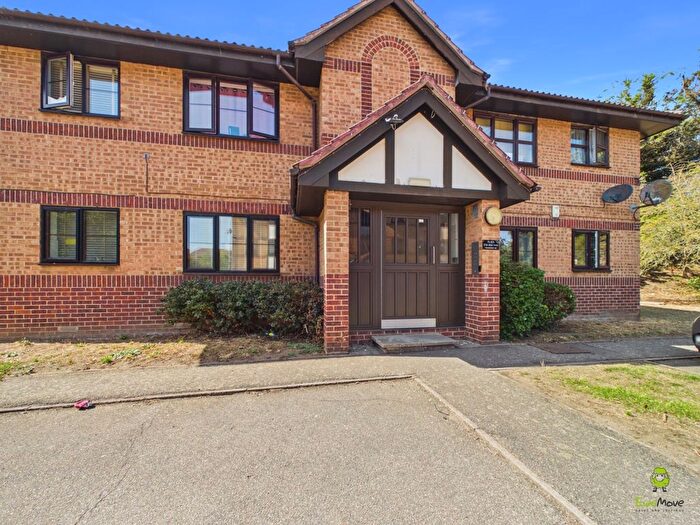 1 Bedroom Flat For Sale In Frobisher Road, Erith, Kent, DA8