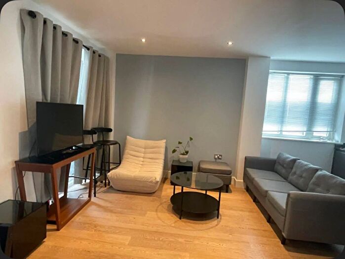 2 Bedroom Flat To Rent In Deptford Bridge, London, SE8
