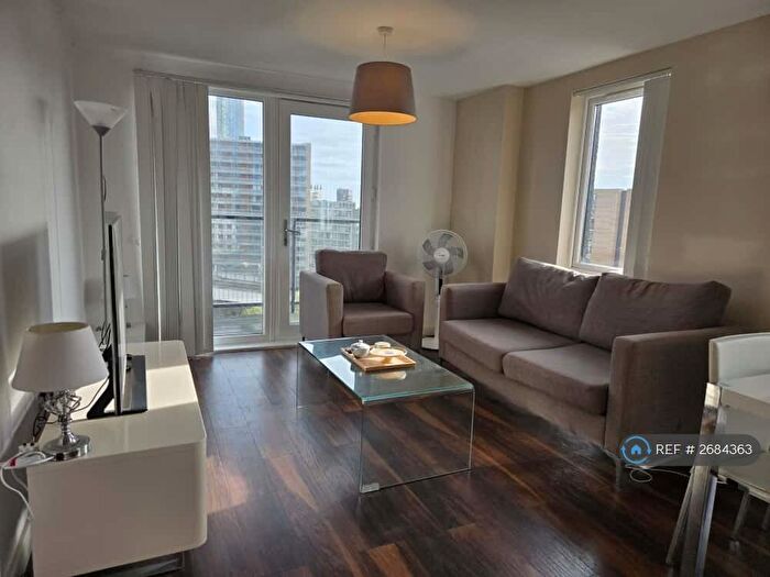 2 Bedroom Flat To Rent In The Riverside, Salford, M5