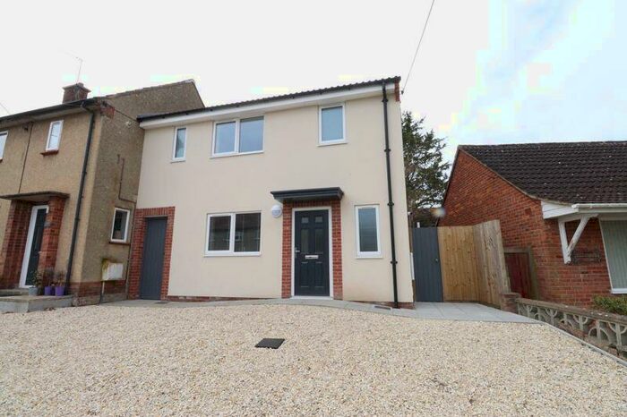 3 Bedroom House To Rent In Portland Road, Street, BA16