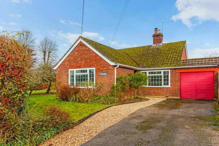 2 Bedroom Bungalow To Rent In Heath End, RG20