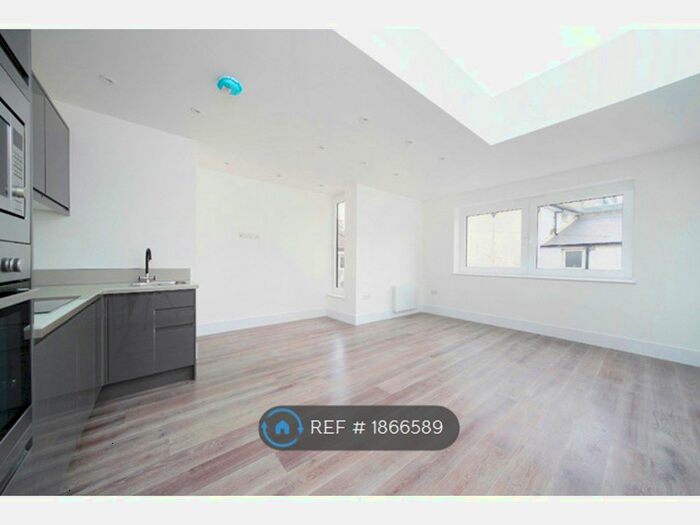 1 Bedroom Flat To Rent In Old York Road, London, SW18