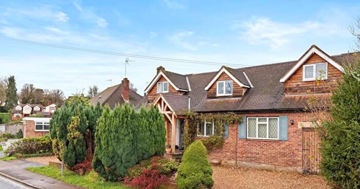 2 Bedroom Flat To Rent In Homewood Avenue, Cuffley, EN6