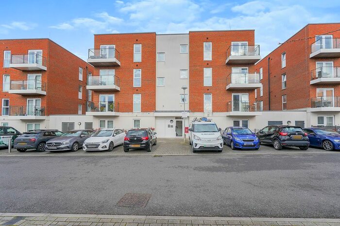 2 Bedroom Flat To Rent In Alcock Crescent, Crayford, Dartford, DA1