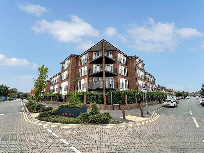 2 Bedroom Flat To Rent In Reet Gardens, Slough, SL1