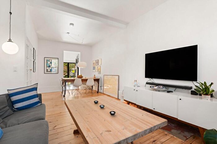 4 Bedroom Semi-Detached House To Rent In Albion Road, Newington Green, N16
