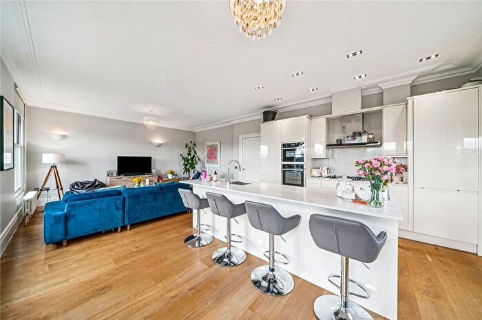 2 Bedroom Flat For Sale In Clapham Common North Side, SW4