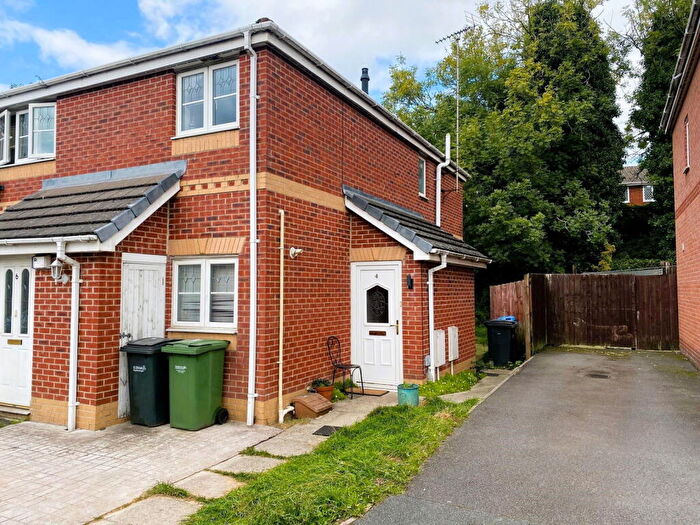 2 Bedroom Apartment For Sale In Bedfordshire Close, Oldham, OL9