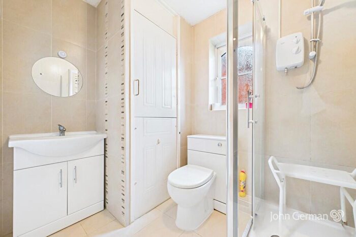 1 Bedroom Flat For Sale In Derwent Close, Burton-on-Trent, DE14