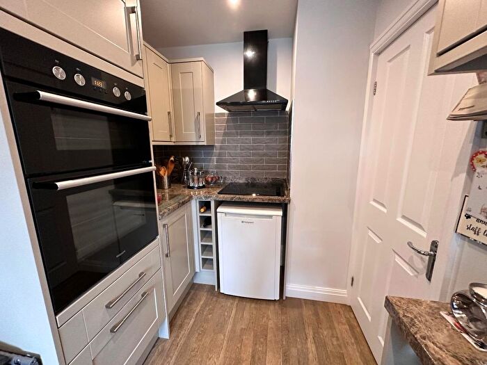 2 Bedroom Semi-Detached Bungalow For Sale In Southlands, Kirkheaton, Huddersfield, HD5
