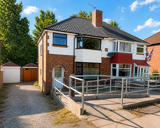 3 Bedroom Semi-Detached House For Sale In Bristol Road South, Birmingham, B31