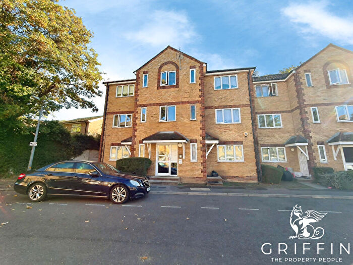 2 Bedroom Flat To Rent In Vicarage Square, Grays, RM17