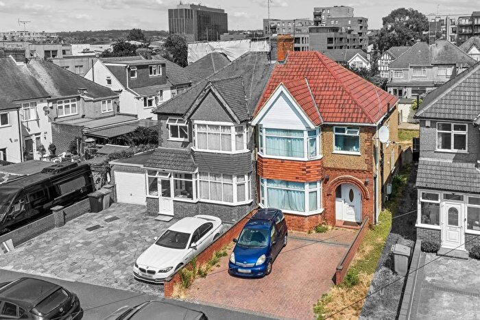 3 Bedroom Semi Detached House For Sale In Rose Glen, Colindale, NW9
