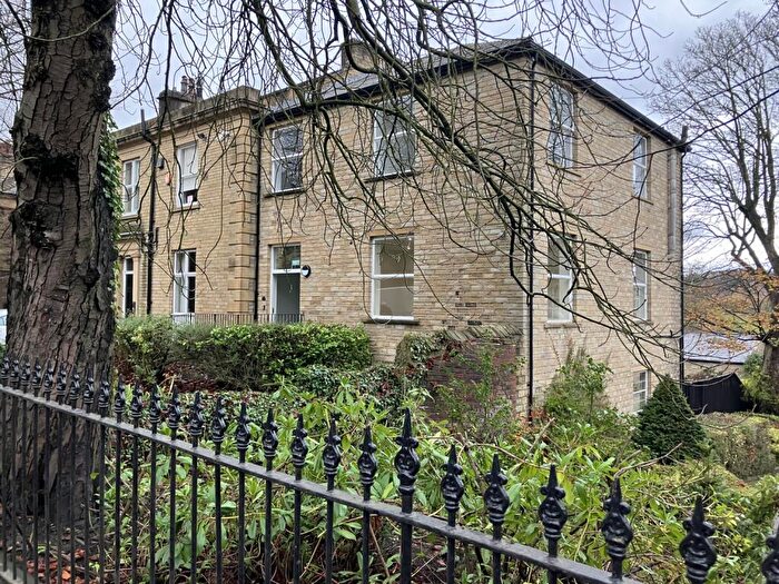 2 Bedroom Apartment To Rent In Edgerton Villa, - Edgerton Road, Huddersfield, West Yorkshire, HD3