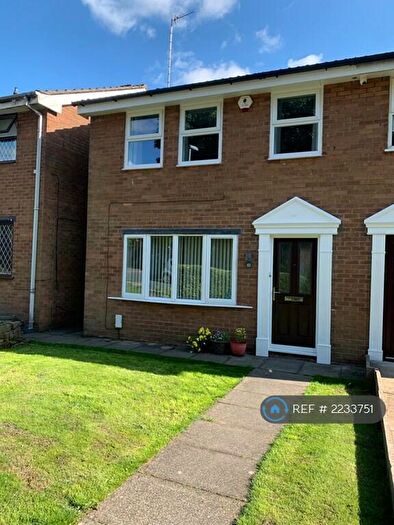 3 Bedroom Semi-Detached House To Rent In Craiglands, Rochdale, OL16