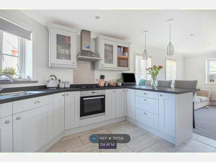 3 Bedroom End Of Terrace House To Rent In Wheatsheaf Close, Wokingham, RG41