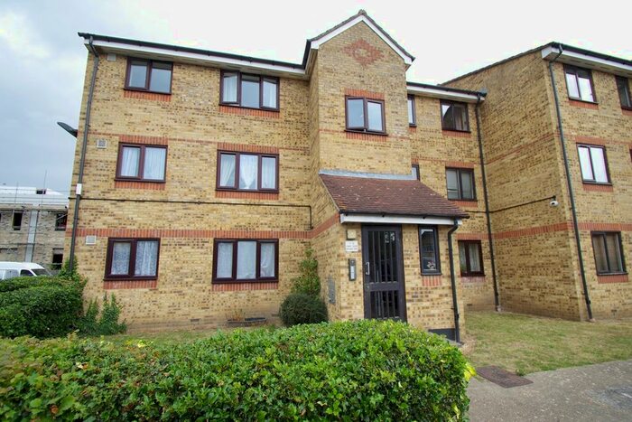 Studio To Rent In Thanet House, Explorer Drive, Watford, WD18