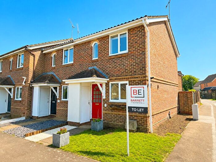 2 Bedroom End Of Terrace House To Rent In Fletcher Drive, Wickford, Essex, SS12