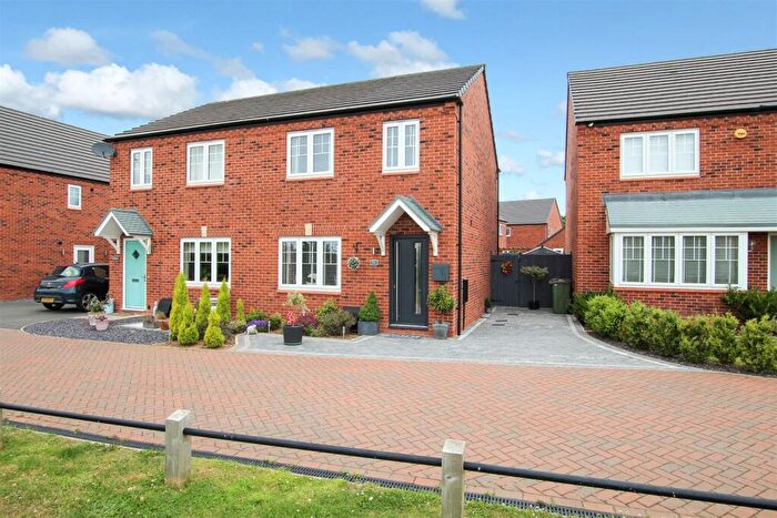 3 Bedroom Semi-Detached House For Sale In Mill Hill Wood Way, Ibstock, LE67