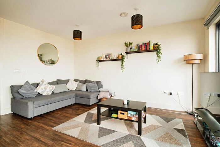 2 Bedroom Apartment To Rent In Wellington House, Lewis Street, CF11