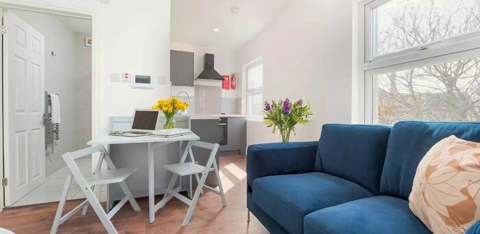 Studio To Rent In Warwick Road (/), Earls Court, London, SW5