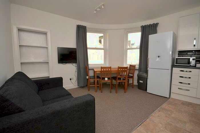 3 Bedroom Flat To Rent In St Patrick Street Edinburgh United Kingdom, EH8