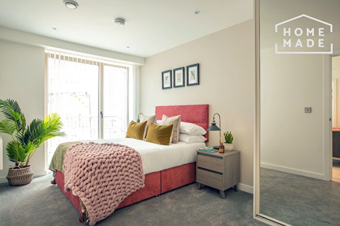 2 Bedroom Flat To Rent In Botanica, M15